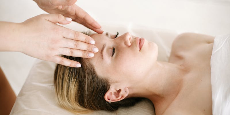 Can a Scalp Massage in Spa Help Your Hair Grow?